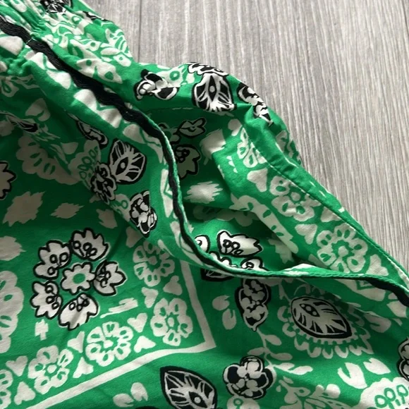 Zara Green Floral Women's Tie-Waist Shorts - Picture 4 of 6